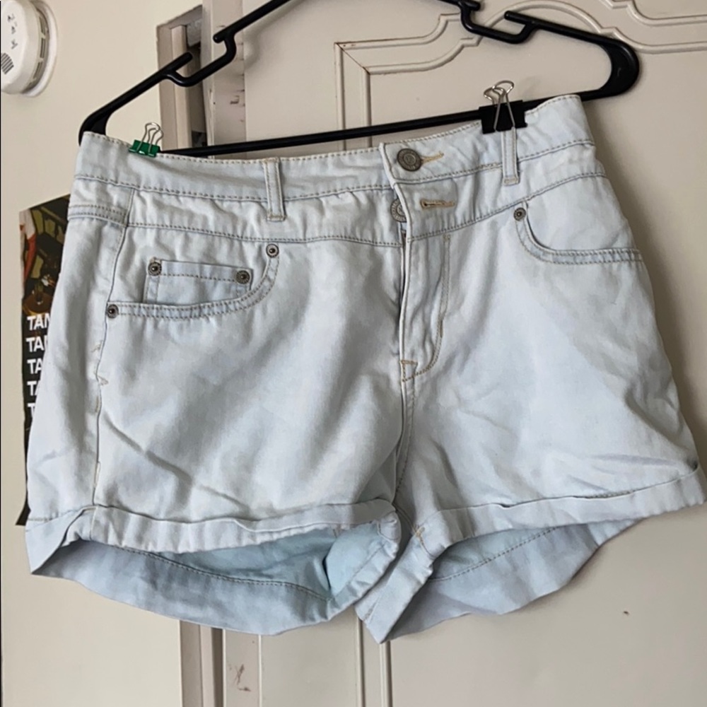 Light wash Aeropostale jean shorts